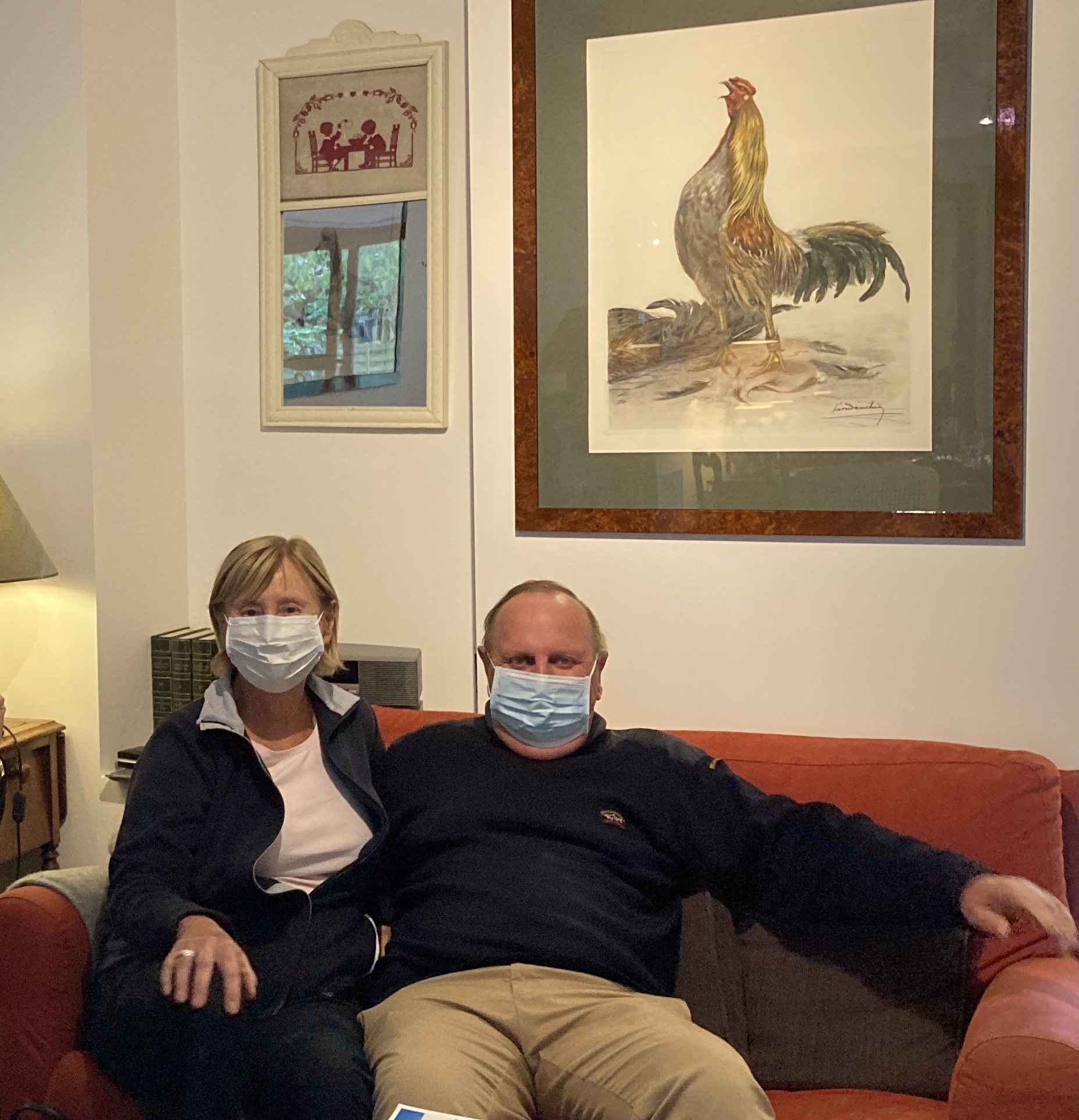 マスクをしているホストファミリー